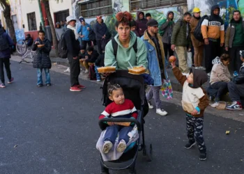 La pobreza alcanzó al 32,3% y los ingresos aparecen como la principal variable para los próximos meses