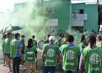 Empleados públicos de San Luis piden asistencia alimentaria y crece el debate por el alcance de los aumentos salariales