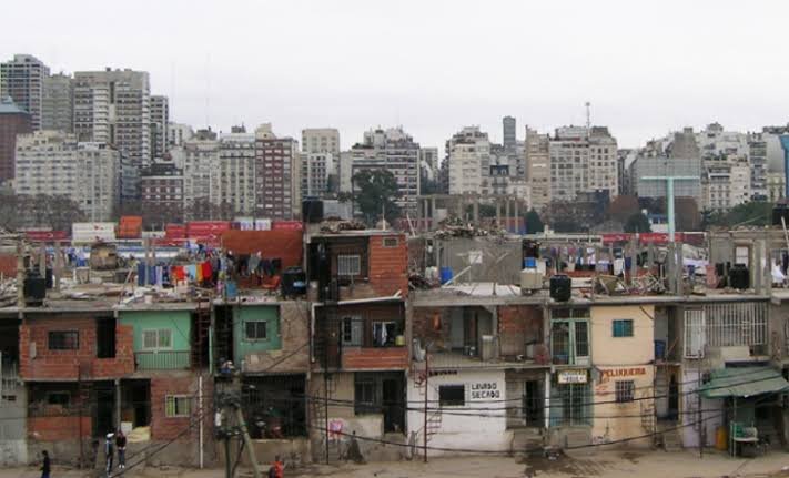 Casi 4 de cada 10 hogares argentinos tienen déficit habitacional: cuáles son las principales carencias
