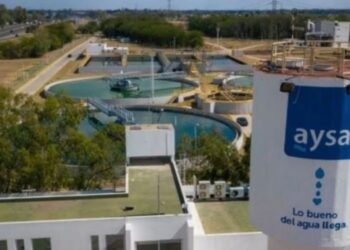 Privatización de AySA: dos consorcios quedaron en carrera por el 90% de las acciones estatales