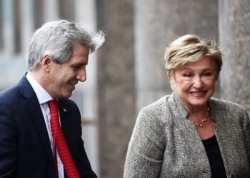 Argentina afronta un vencimiento de casi US$800 millones con el FMI mientras avanza la revisión del programa