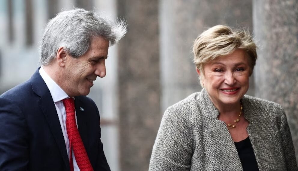 Argentina afronta un vencimiento de casi US$800 millones con el FMI mientras avanza la revisión del programa