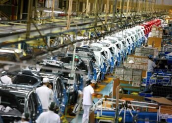 La industria volvió a caer en agosto y acumula un retroceso del 3% en lo que va del año