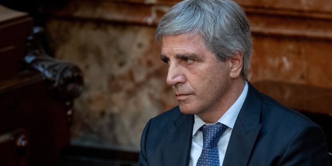 Caputo respaldó el rumbo económico y aseguró que el Gobierno se prepara ante una eventual volatilidad del dólar en 2027