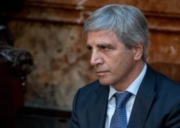 Caputo respaldó el rumbo económico y aseguró que el Gobierno se prepara ante una eventual volatilidad del dólar en 2027