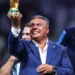 El canto de los hinchas de River contra el presidente de la AFA se repite incesantemente