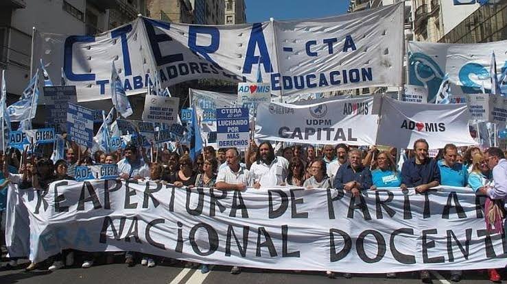 Clases y paro: el Gobierno presiona a los gremios docentes para fijar una cobertura mínima