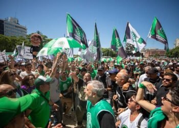 El Gobierno descontará el día a los estatales que adhieran al paro de ATE en medio del conflicto universitario