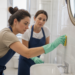 Expertas sugieren el uso de amoníaco para blanquear azulejos del baño