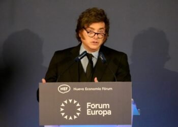 Milei admite errores en su gestión y respalda su política económica