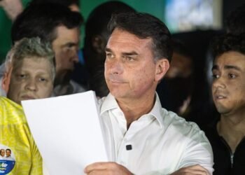 Investigan si un vuelo privado cancelado en Iguazú estaba vinculado a Flavio Bolsonaro