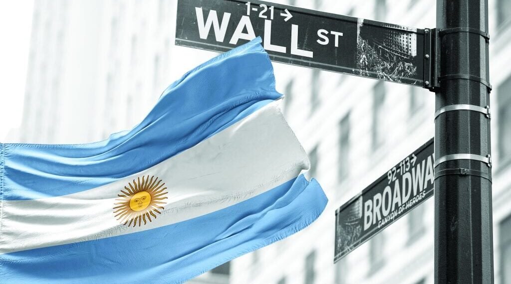 Argentina enfrenta un escenario competitivo por los dólares en el mercado: advertencias desde Wall Street